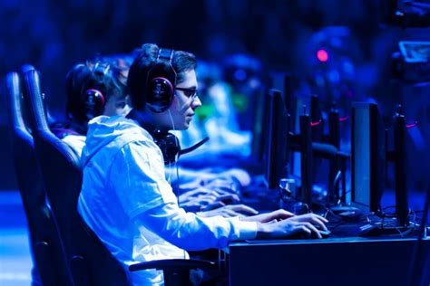 How to Join an Esports Team: A Comprehensive Guide to Breaking into the Competitive Gaming Scene